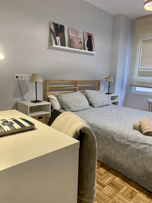 2 bedrooms, travel cot, WiFi - Apartment with garage one step away from the beach (Gijón)