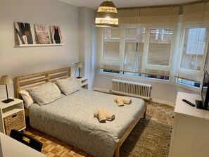 2 bedrooms, travel cot, WiFi