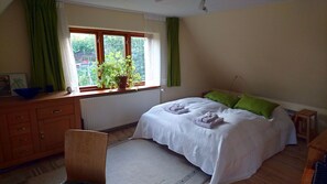 2 Schlafzimmer, Schreibtisch, Bügeleisen/Bügelbrett, kostenloses WLAN