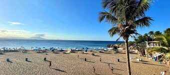 2BD sea-views condo, guest-friendly, steps from sandy beach and clubs