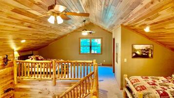 3 bedrooms, desk, WiFi