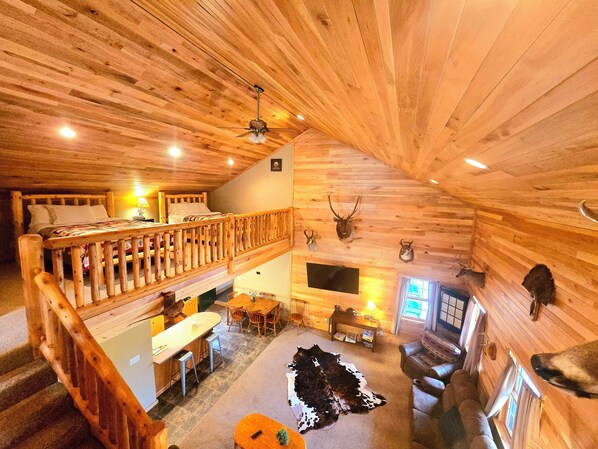 5 bedrooms, desk, travel cot, free WiFi