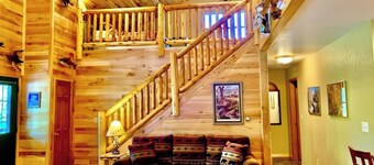 Log Cabin/ w hot tub, outdoor pool & pool table