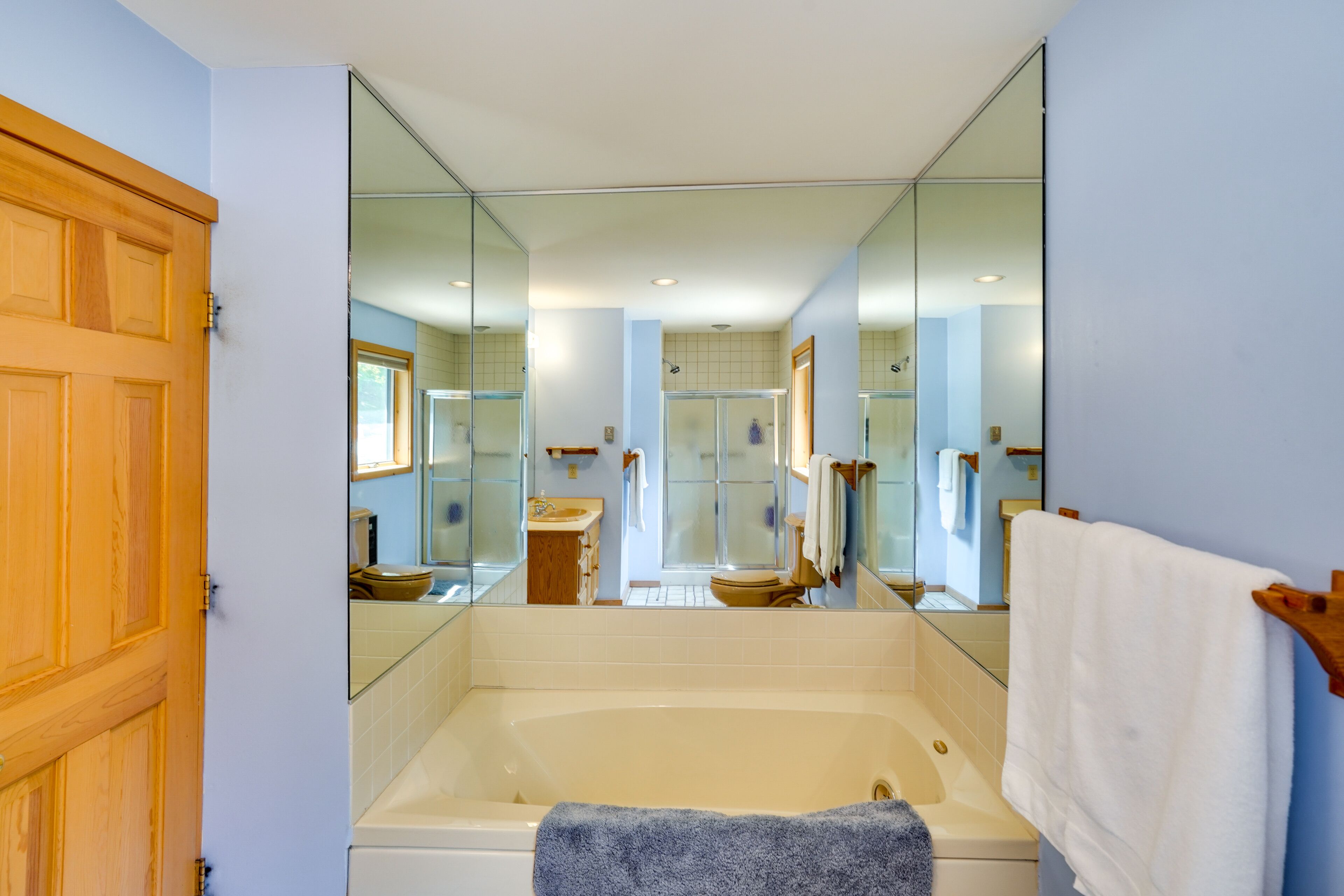 Fantastic 2 family vacation home with EV charger, Windham, NY Vacation