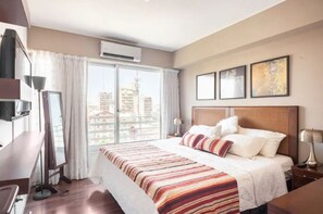 1 habitación, escritorio, tabla de planchar con plancha y wifi gratis 