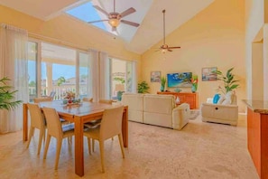TV - Beachfront residence in central Sosua, 2BD/2BTH with sea views. Chica-friendly! (Sosúa)