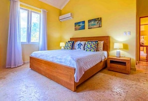 2 bedrooms, WiFi, bed sheets - Beachfront residence in central Sosua, 2BD/2BTH with sea views. Chica-friendly! (Sosúa)