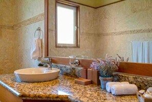 Dusche, Handtücher, Seife, Toilettenpapier