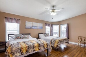 4 bedrooms, iron/ironing board, free WiFi, bed sheets