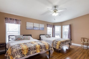 4 bedrooms, iron/ironing board, free WiFi, bed sheets