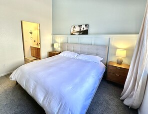 3 bedrooms, in-room safe, desk, iron/ironing board