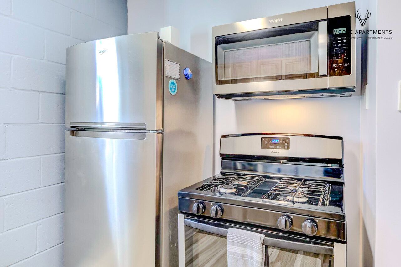 Refrigerador, microondas, horno y parrilla de estufa 