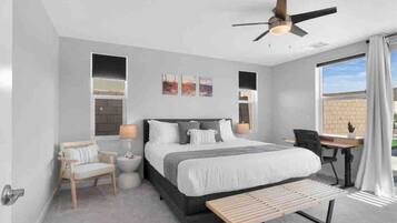 4 camere, una scrivania, ferro/asse da stiro, culla da viaggio