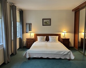 1 bedroom, travel crib, free WiFi