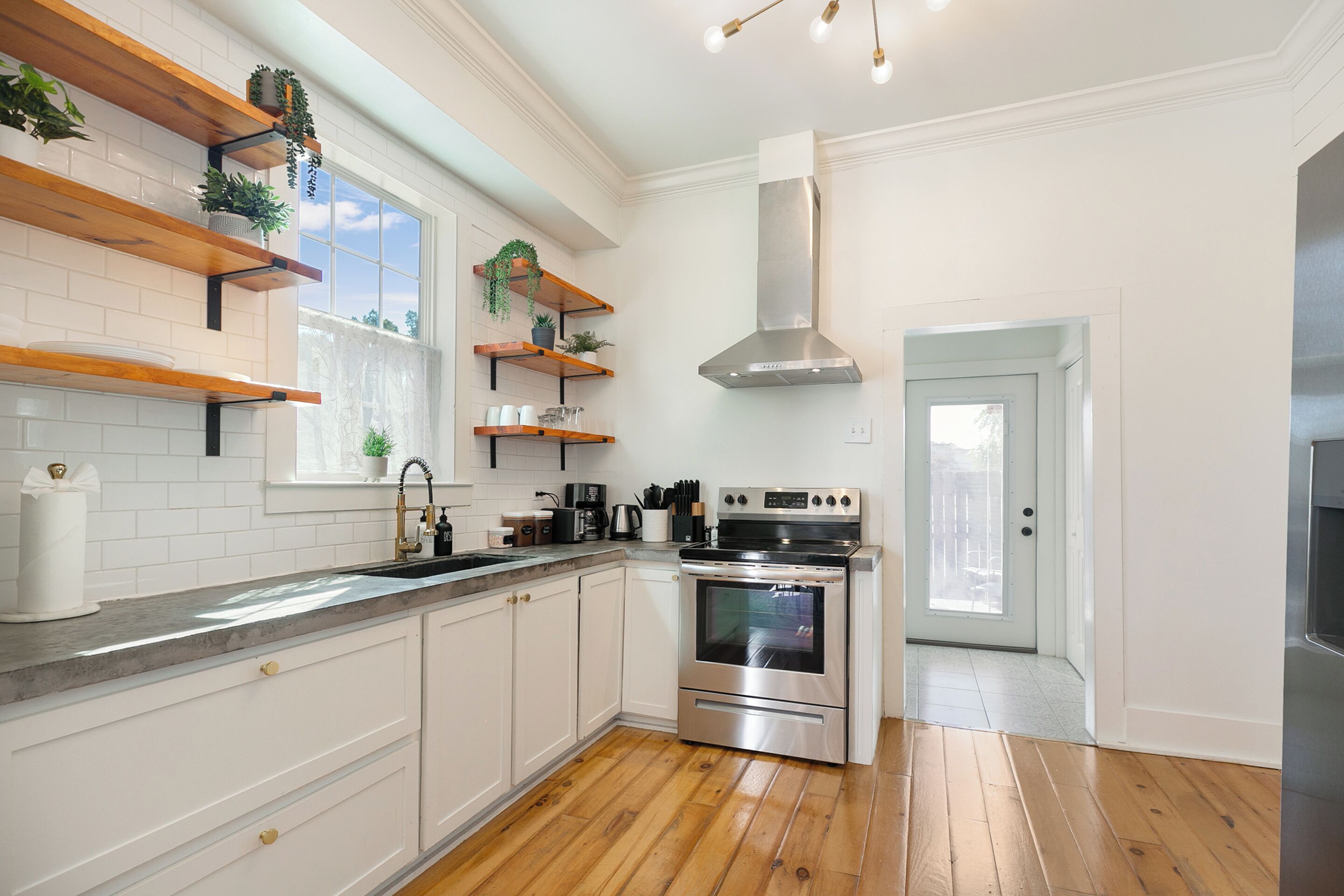 冰箱、微波炉、烤箱、炉灶