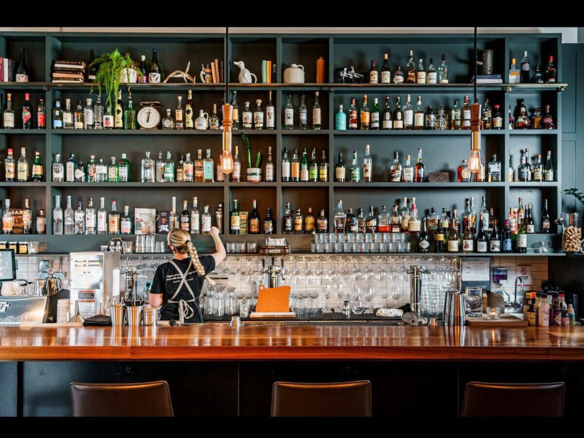 `Explore the vibrant craft cocktail scene in McMinnville, where skilled bartenders mix up creative drinks with a vast selection of premium spirits. Whether you`re sipping a classic cocktail or trying something new, this stylish bar offers the perfect ambi