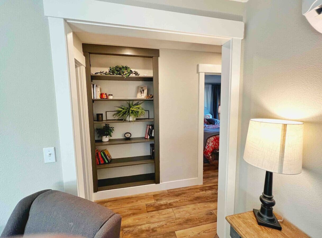 Step into a cozy nook just before entering the bedrooms, where a well-curated shelf awaits with books and games for your enjoyment. Perfect for winding down with a good read or a friendly game night, this space adds a thoughtful touch to your stay