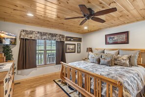 1 bedroom, iron/ironing board, free WiFi, bed sheets - New 1BR/1BA The Bear Stop Flat Paved Access Wears Valley Hot Tub WiFi Pool Table (Sevierville)