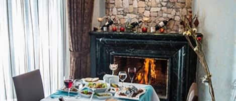 Room, Fireplace, Garden View | Champagne service