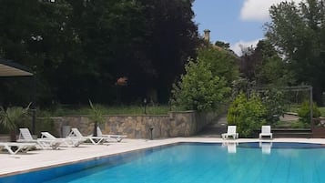 Piscine extérieure (ouverte en saison)