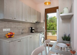 Fridge, oven, stovetop, dishwasher - Villa Artemis, a modern, comfortable home surrounded by Cretan nature (Rethimno)