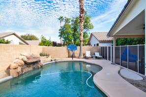 حمّام سباحة خارجي