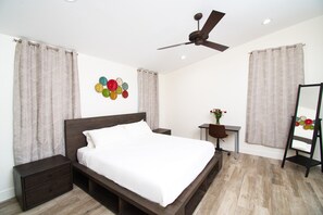 4 عدّة غرف نوم ومكتب ومكواة/لوح كي وسرير سفر