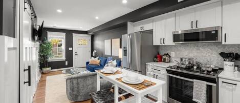 冰箱、微波炉、烤箱、炉灶