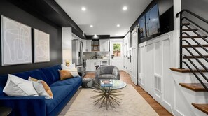 Smart TV - Chic Old Town Oasis <> Steps from King Street (Alexandria)