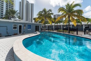 Outdoor pool - Relaxing and Cozy beach front apartment with pool (Riviera Beach)