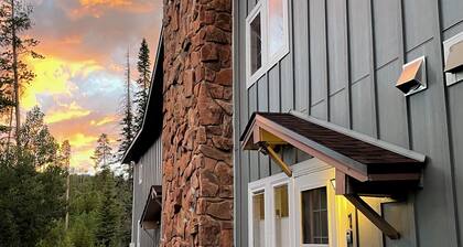 Secluded family-friendly condo a minute from ski shuttle and trailheads