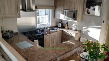 Microwave, oven, dishwasher, electric kettle