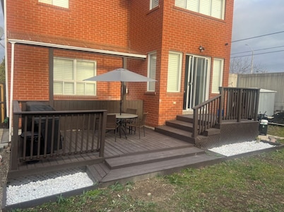 Cozy 2-bedroom luxury suite near Toronto airport.