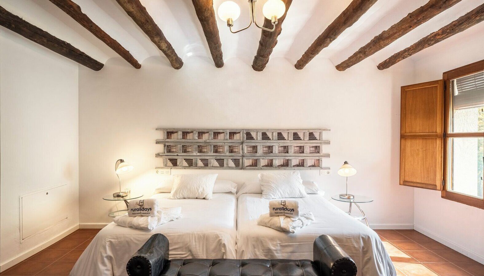 7 slaapkamers, een strijkplank/strijkijzer, reisbedje, wifi