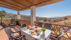 Outdoor dining - Villa Gamor Frigiliana by Ruralidays (Málaga)