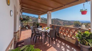 Outdoor dining - Villa Gamor Frigiliana by Ruralidays (Málaga)