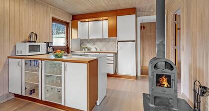 Nice home in Hadsund with kitchen