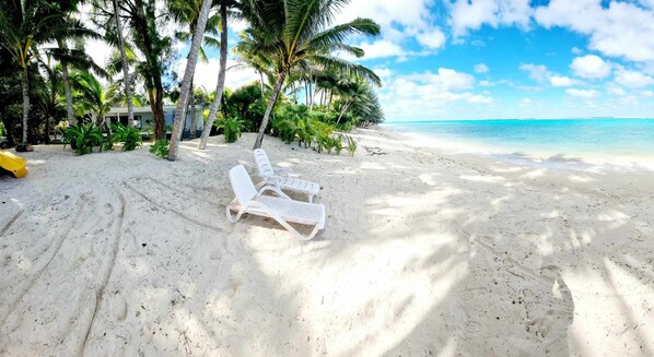 Beach nearby, sun-loungers, beach towels