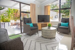 Smart TV - Natura Lagoon Bungalow 2 - a 2BM bungalow on the beach at Titikaveka, Rarotonga! (Titikaveka)