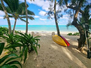 Beach nearby, sun-loungers, beach towels