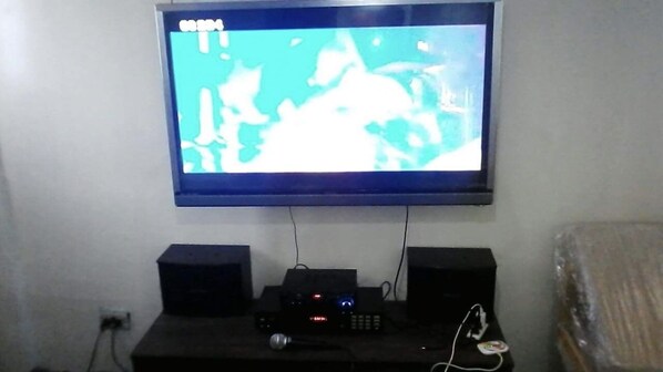 Television - Cheerful 2 Bdrm with 2 bath at MMH Subd Rodriguez Rizal (Rodriguez)