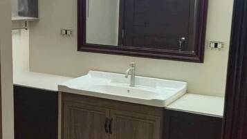 Ensemble douche/baignoire, bidet