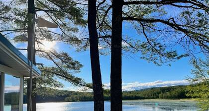 Sweet waterfront cottage, stunning sunsets, private, sleeps 4-8