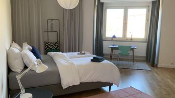 2 bedrooms, travel cot, WiFi, bed sheets