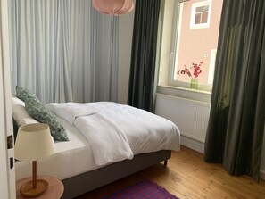 2 Schlafzimmer, Reisekinderbett, WLAN, Bettwäsche