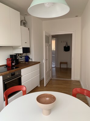 Fridge, oven, stovetop, dishwasher - Charming city apartment in the historic textile district || central&quiet (Augsburg)