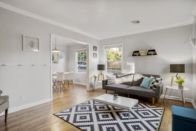 Clean and Stylish Home- walking distance to Tulsa Expo and Route 66.