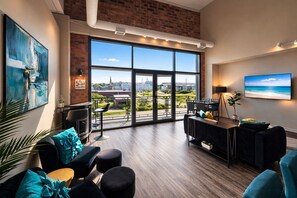 Smart TV, video games, offices - Downtown Sleeps 8 By Cedar Point Sports Force Kalahari! (Sandusky)