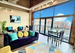 Smart TV, video games, offices - Downtown Sleeps 8 By Cedar Point Sports Force Kalahari! (Sandusky)