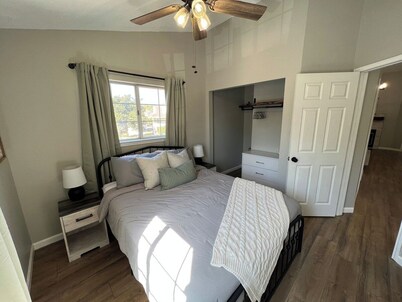 Mid City B&B- 2 bed, 2 bath!